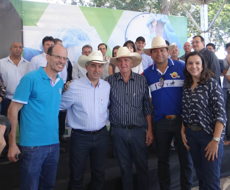 Iagro não autoriza Festa do Laço em Amambai; shows acontecem Autoridades de Amambai e diretores do União Amambaiense com o governador Reinaldo Azambuja em Amambai nesta quinta-feira (30).