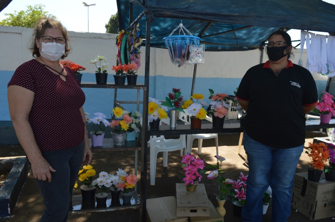 Izaura confeccionou máscaras para vender no Dia de Finados / Foto: Moreira Produções