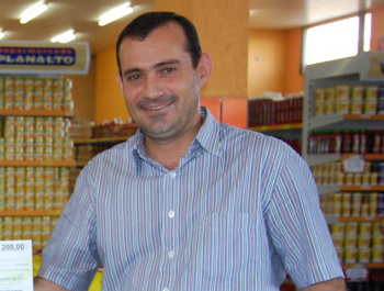 Páscoa em Amambai: comerciantes esperam aquecimento das vendas na última semana Fladimir Francisco Arroyo, do Supermercado Planalto. (Foto: Moreira Produções)