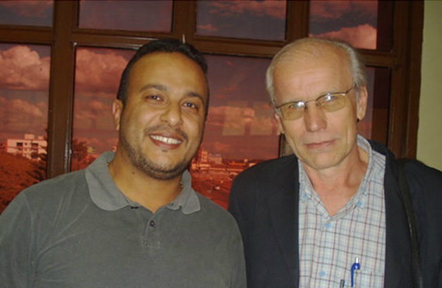 Vereador Ailton (E) com o antropólogo Antonio Brand (1950-2012).