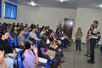 Prefeitura de Amambai realiza reunião com estagiários da Educação Secretaria de educação reuniu todos os estagiários para uma reunião e palestra.