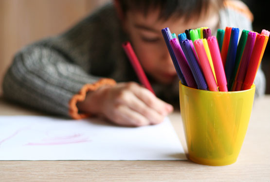 Papel da escola é ensinar a aprender e não só transmitir conteúdo Papel da escola é ensinar a aprender e não só transmitir conteúdo