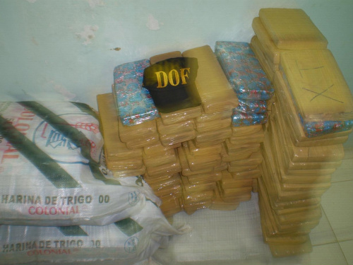 DOF apreende mais de dois mil pacotes de cigarro e 215 kg de maconha