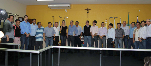 A solenidade de celebração do convênio foi realizada na Câmara de Vereadores e contou com a presença e representantes da Prefeitura, da Coopersa e da Fundação MS e da comunidade.