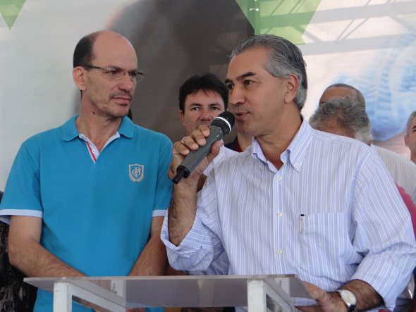 Governador assina convênios e inaugura serviços da Caravana da Saúde em Amambai Governador Reinaldo Azambuja / Foto: Moreira Produções