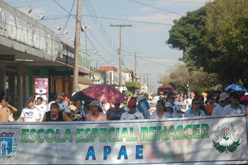 Em Amambai, a Semana Nacional da Pessoa com Deficiência Intelectual e ou Múltipla de 2013 iniciou com uma passeata na avenida Pedro Manvailer, que contou com a participação da Banda Mirim, e distribuição de panfletos.