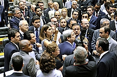Câmara aprova o Estatuto da Juventude Manuela d´Ávila incluiu no texto direitos para a comunidade LGBT e liberdade de credo.