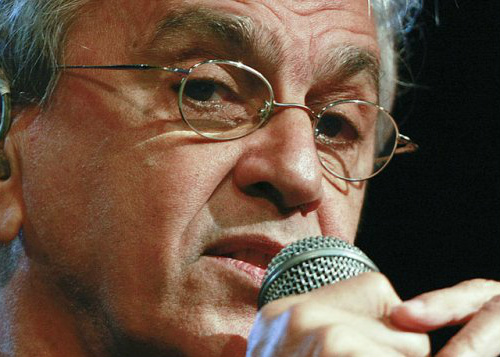 Caetano: 'Rolezinho' é a sociedade se mexendo Quanto às manifestações violentas com participação de Black Blocs, diz que