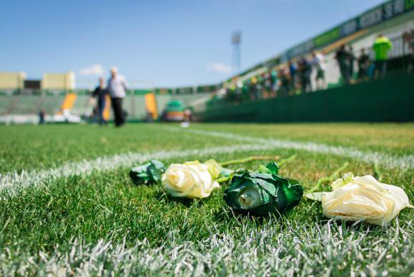 Velório coletivo de vítimas do acidente aéreo será na Arena Condá, em Chapecó Arena Condá se transformou no ponto de reunião de torcedores, jogadores e parentes das vítimas que prestam homenagem à equipe que morreu no acidente.Foto: Divulgação