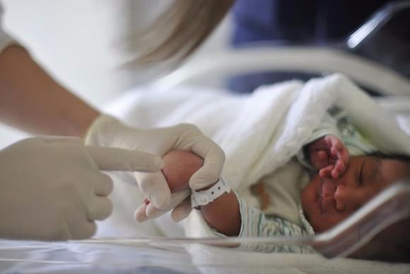 Recém-nascidos devem fazer Teste do Pezinho até o 5º dia de vida O teste é capaz de indicar a existência de doenças genéticas, endocrinológicas e metabólicas que não apresentam evidências clínicas no nascimento / Foto: Divulgação