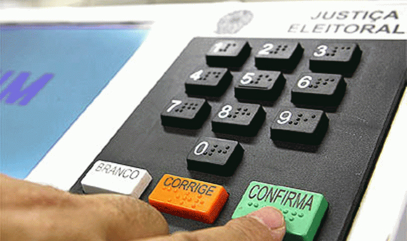 Gastos com campanhas presidenciais ultrapassam R$ 900 milhões em 2014 Candidatos dos dois maiores partidos, PT e PSDB, preveem gastar cerca de 100 milhões a mais do que na última campanha, em 2010