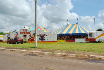 O Circo Pisca Pisca recebe recursos do Governo do Estado e da Fundação de Cultura do Mato Grosso do Sul. 