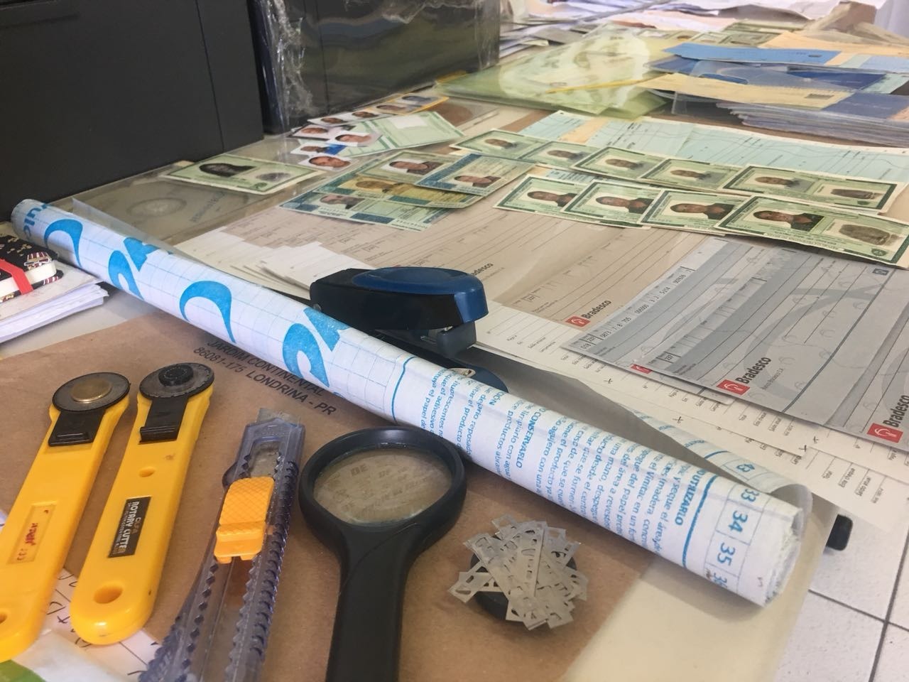 Materiais utilizados pela quadrilha na falsificação. Foto: Divulgação