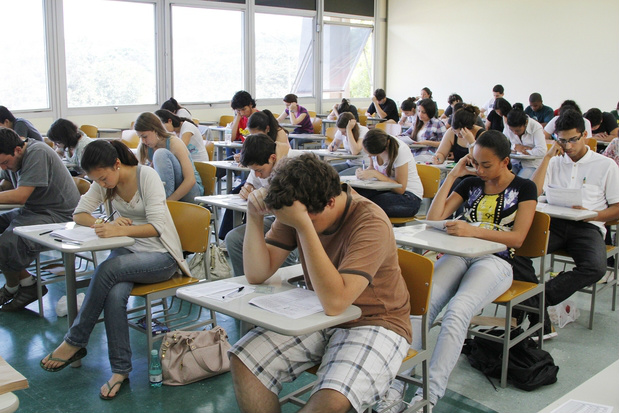Estudantes que não conseguiram acessar Fies trancam matrícula