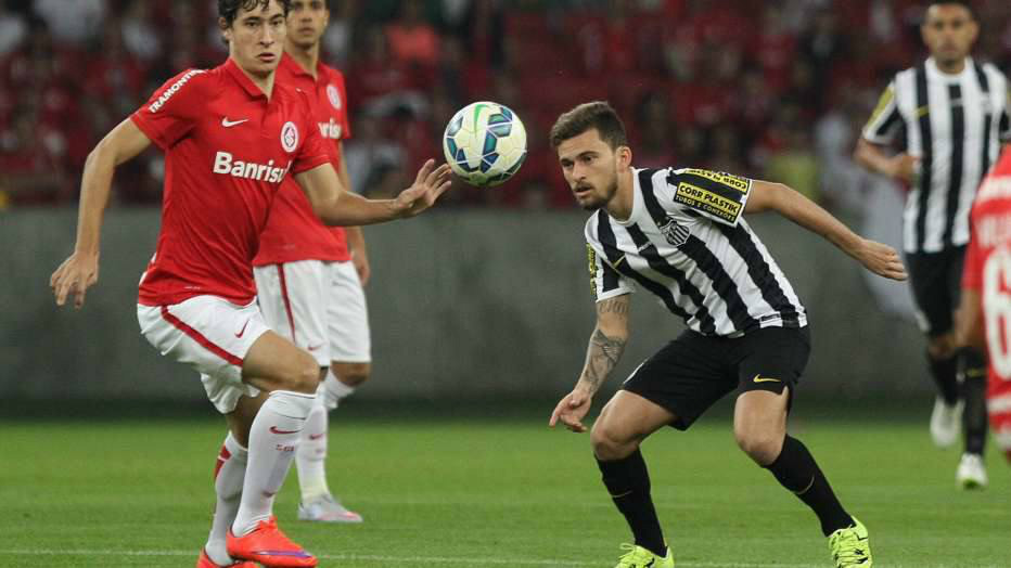 Lucas Lima até se esforçou, mas Santos pouco ameaçou o gol do Intrnacional em derrota no Beira-Rio