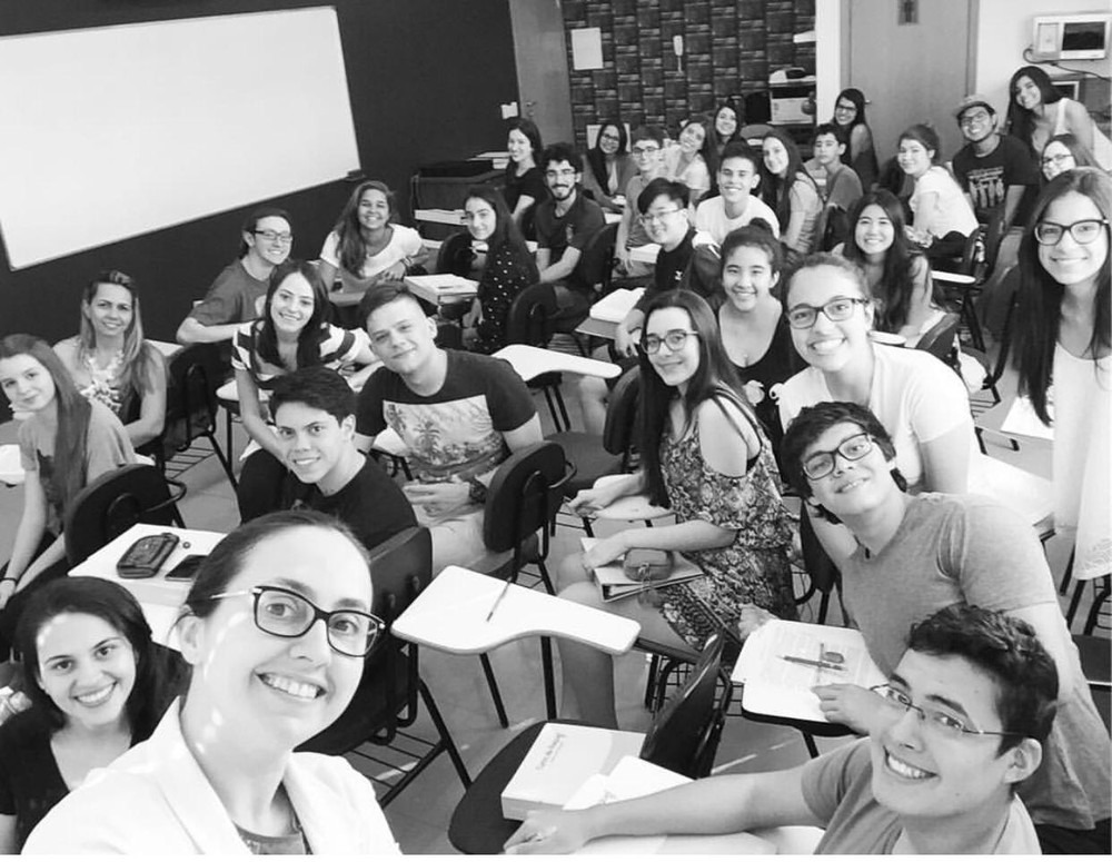 Raquel Siufi junto de seus alunos poucos dias antes do Enem / Foto: Divulgação