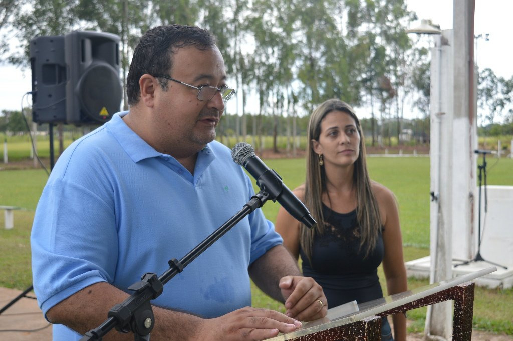 O prefeito de Amambai, Edinaldo Luiz de Melo Bandeira – Dr. Bandeira, e a secretária municipal de Desporto e Cultura, Lígia da Silva Machado / Foto: Moreira Produções