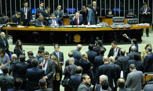 Senadores aprovam projeto para equilibrar representações de homens e mulheres Senadores aprovam projeto para equilibrar representações de homens e mulheres