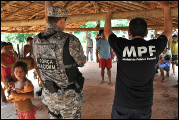 Reunião com indígenas de Ypo’i, de Paranhos, em novembro deste ano. (foto do blog de Tania Pacheco, dedicado ao GT Combate ao Racismo Ambiental e às suas lutas)