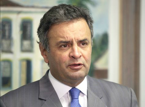 Aécio Neves defende limite para terceirização Aécio Neves defende limite para terceirização