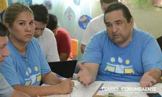 Prefeito e a esposa Amanda Iunes (Foto: Diário Corumbaense)