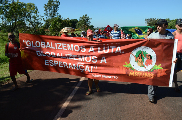 Movimentos sociais de Mato Grosso do Sul saem em Marcha rumo a capital A BR 163, que liga o município de Anhanduí a Campo Grande, foi palco das manifestações / Foto: Assessoria