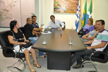 Roberto Racchtiune é o novo secretário municipal de Assistência Social Prefeito Dirceu Lanzarini juntamente com a executiva do PT que indicou novo secretário de Assistência Social