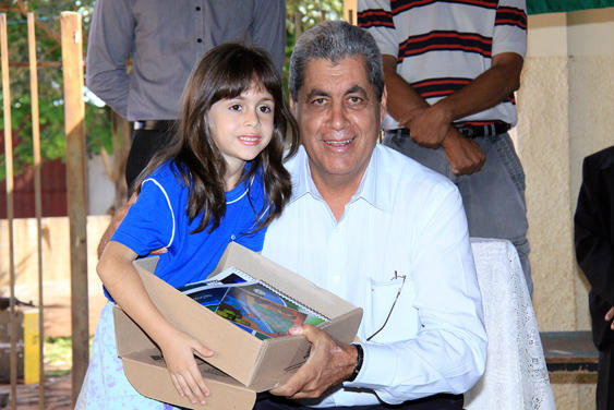 Kits escolares e uniformes garantem compromisso de pais e alunos com estudo