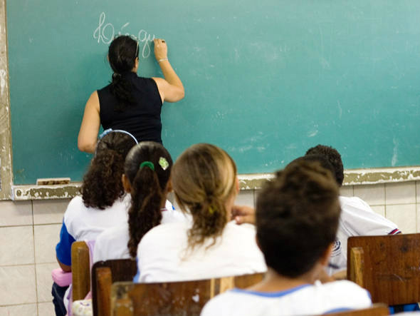 O valor, que é reajustado anualmente, como determina a Lei do Piso (Lei 11.738/2008), aumentará 8,32%, chegando a R$ 1.697