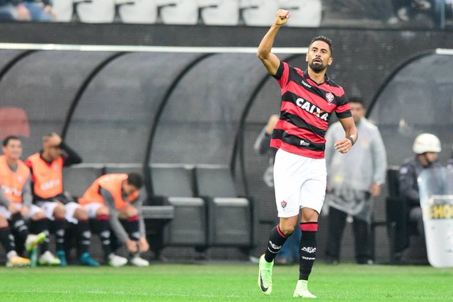 Santos faz proposta oficial e aguarda resposta do Vitória por Tréllez Tréllez despertou o interesse do Santos (Foto: Fernando Dantas/Gazeta Press)