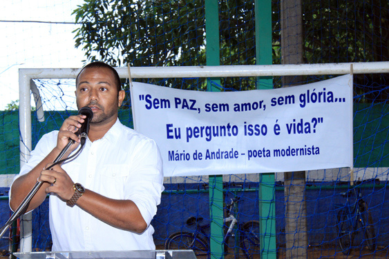 Kits escolares e uniformes garantem compromisso de pais e alunos com estudo