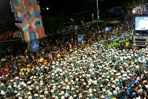 Segundo dia de carnaval em Salvador homenageia 100 anos do samba Carnaval de Salvador homenageia 100 anos do samba, no Circuito Campo Grande Sayonara MorenoFoto: Divulgação