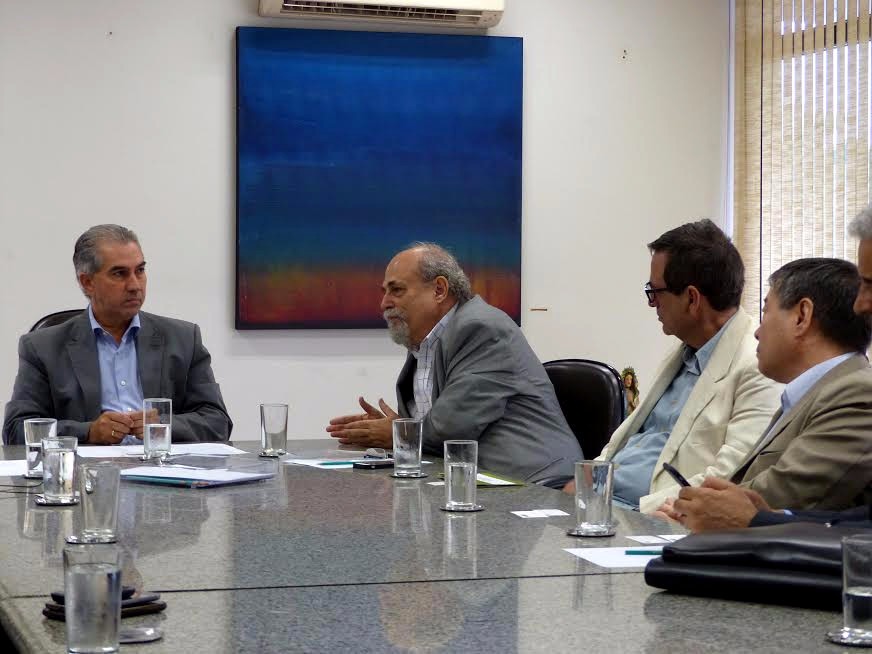 Brasil e Argentina terá transmissão exclusiva da TVE em MS Governador Reinaldo Azambuja, presidente da TV Cultura Marcos Mendonça e diretor-presidente da TVE/MS Bosco Martins.Foto: Divulgação