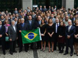 Juízes e membros do MP fazem ato contra mudanças em pacote anticorrupção Na frente do Fórum João Mendes, eles se reuniram para a leitura de documento em que contestam a modificaçãoFoto: Divulgação