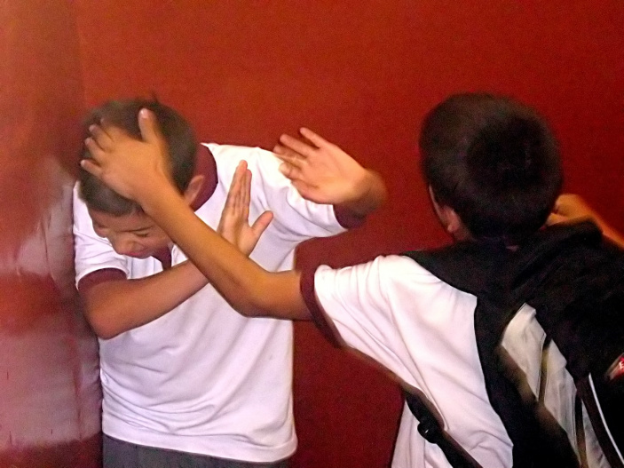 Câmara aprova projeto para combater bullying nas escolas Câmara aprova projeto para combater bullying nas escolas
