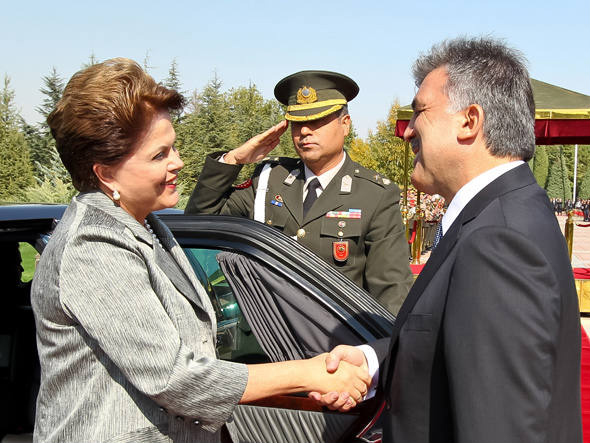 Dilma Rousseff cumprimenta o presidente da Turquia Abdullah Gül: os dois países são membros do influente grupo das 20 principais economias do planeta (G-20)