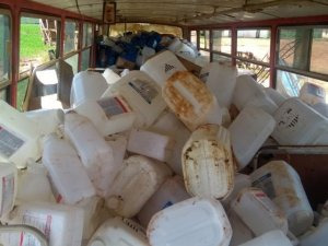 Mesmo dentro da sucata, material estava exposto ao sol e chuva. (Foto: Divulgação/PMA)