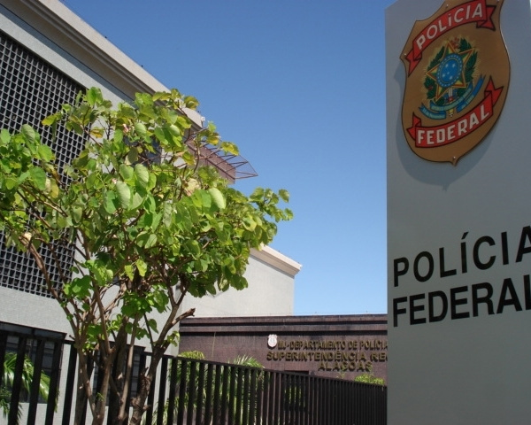 Receita e PF fazem operação para coibir fraudes na importação de veículos