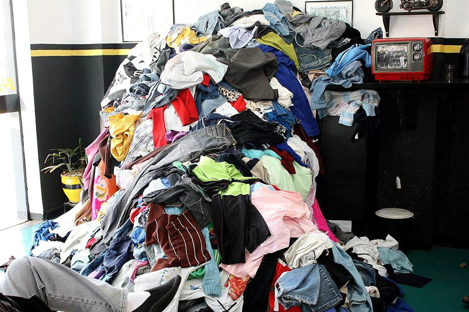 União e solidariedade marcam campanha do Agasalho do Moto Clube de Amambai Em parceria com a Secretaria Municipal de Assistência Social, todo vestuário que foi arrecadado será separado e dividido entre as famílias mais necessitadas. (foto: Joel Vieira)
