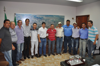 Prefeito Dirceu Lanzarini juntamente com a equipe organizacional do 21° Encontro Interestadual de Clubes de Laço.
