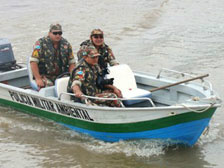 Pescadores são presos no rio Paraguai pela PMA com pescado ilegal
