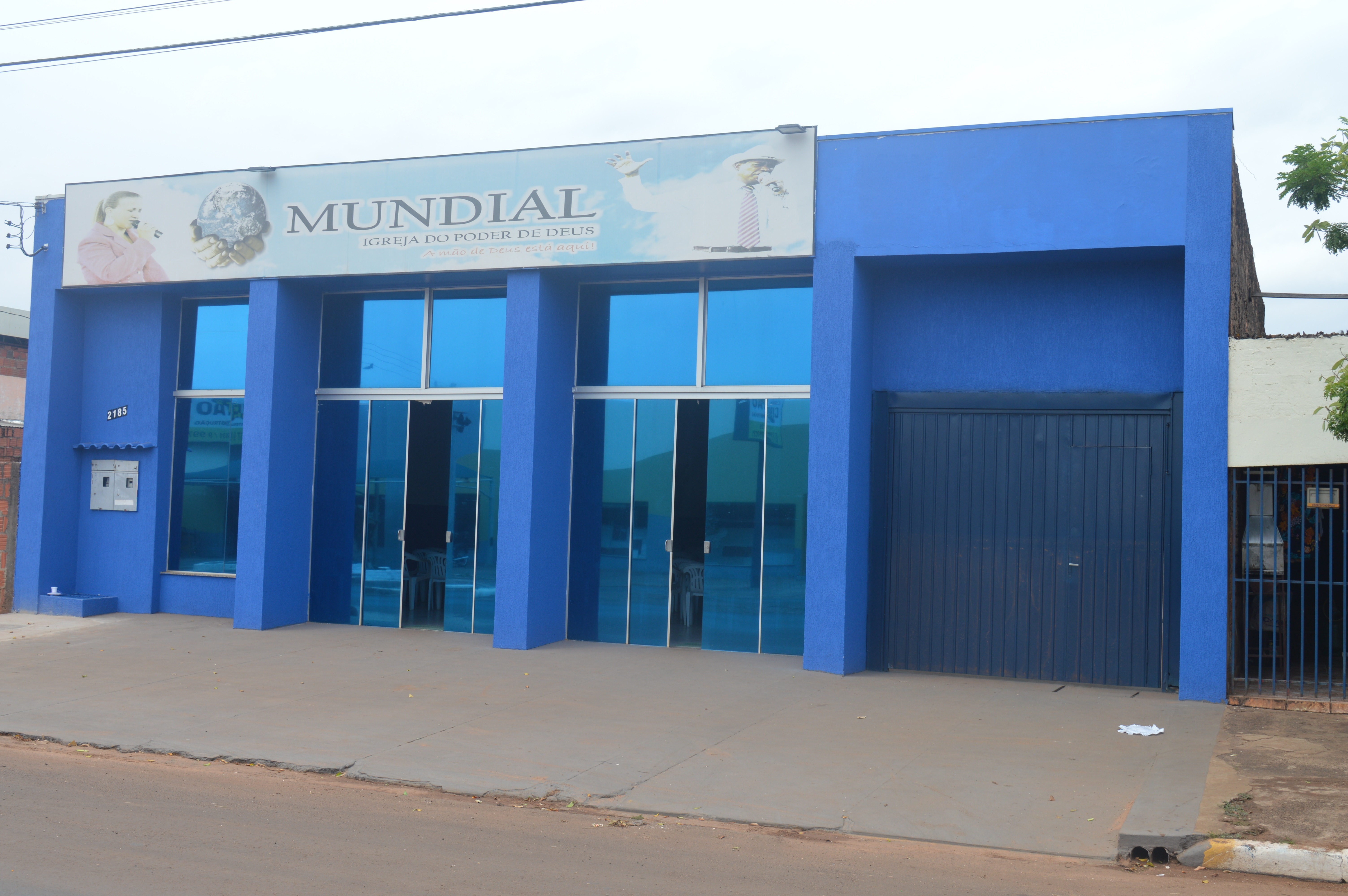 Solicitado estacionamento na frente da Igreja Mundial do Poder de Deus A Igreja Mundial do Poder de Deus está localizada na avenida Pedro Manvailer / Foto: Moreira Produções