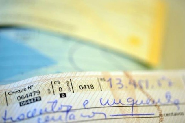 Febraban estuda ações para reduzir juros do cheque especial Febraban estuda ações para reduzir juros do cheque especial