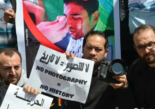 Jornalistas e fotógrafos, principalmente estrangeiros, reclamam de repressão do governo