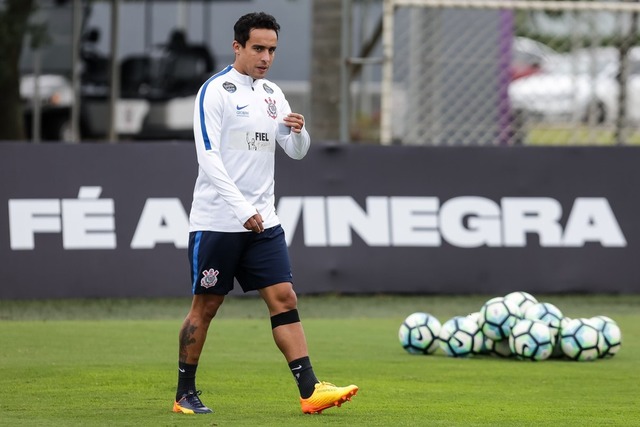 Jadson desperdiça pênalti, e Corinthians perde da Ponte na estreia Com a nova formação, Jadson e Rodriguinho atuam centralizados, enquanto Clayson e Romero joga aberto - Foto: Daniel Augusto- Agência Corinthians
