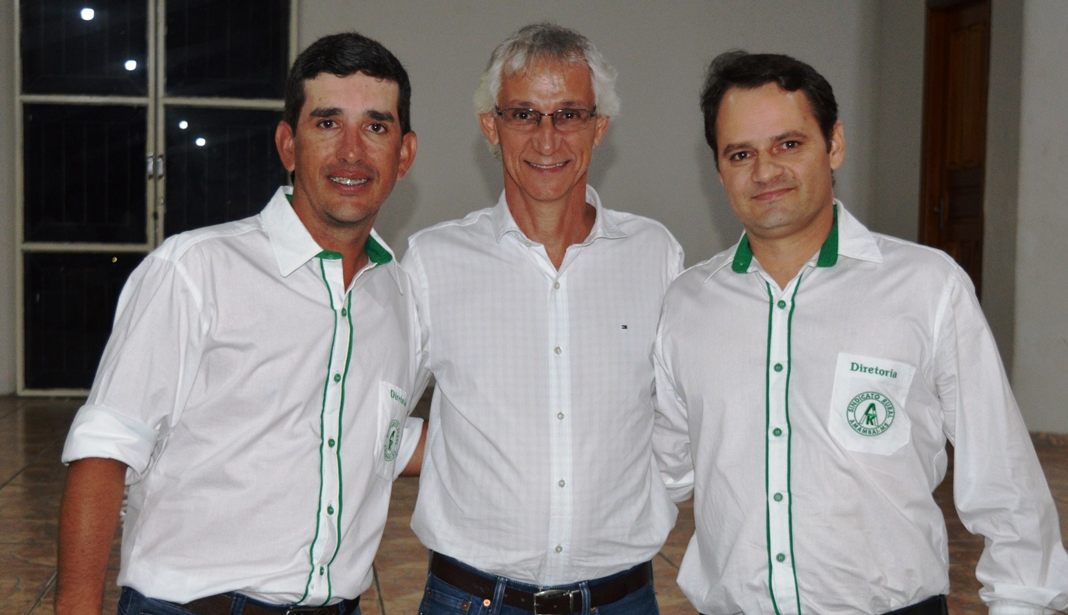 E/D: Ex-presidente do SRA, Ronan Nunes; vice-presidente da Famasul,Luiz Alberto e o novo presidente do Sindicato Rural de Amambai, Rodrigo Lorenzetti / Foto: Moreira Produções