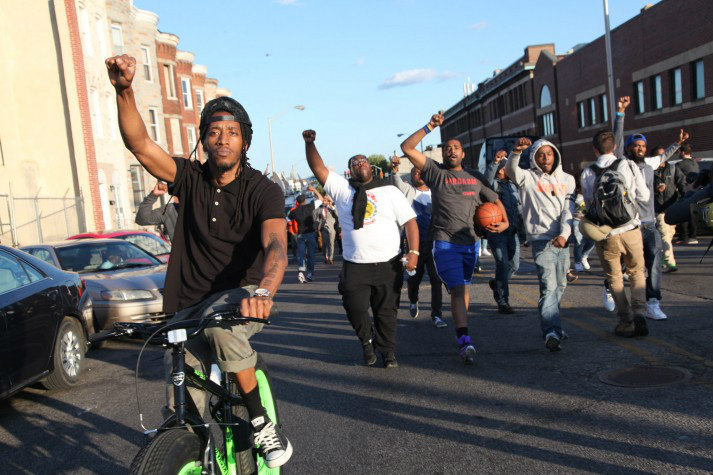 Baltimore tem sábado de manifestações pacíficas após policiais serem indiciados