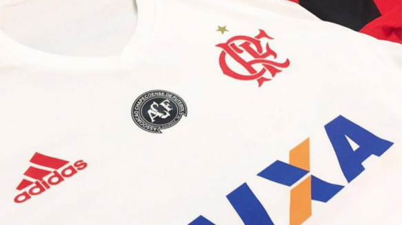 Camisa do Flamengo vai receber o escudo da ChapecoenseFoto: Divulgação