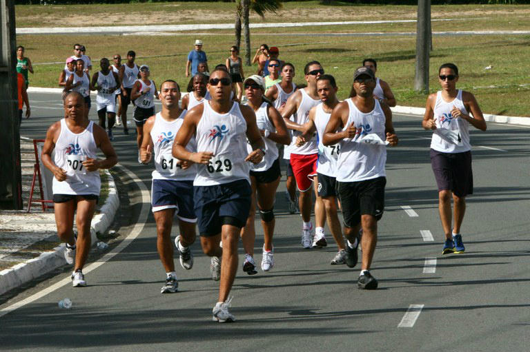 A corrida é uma das atividades mais praticadas também por quem começa a se exercitar