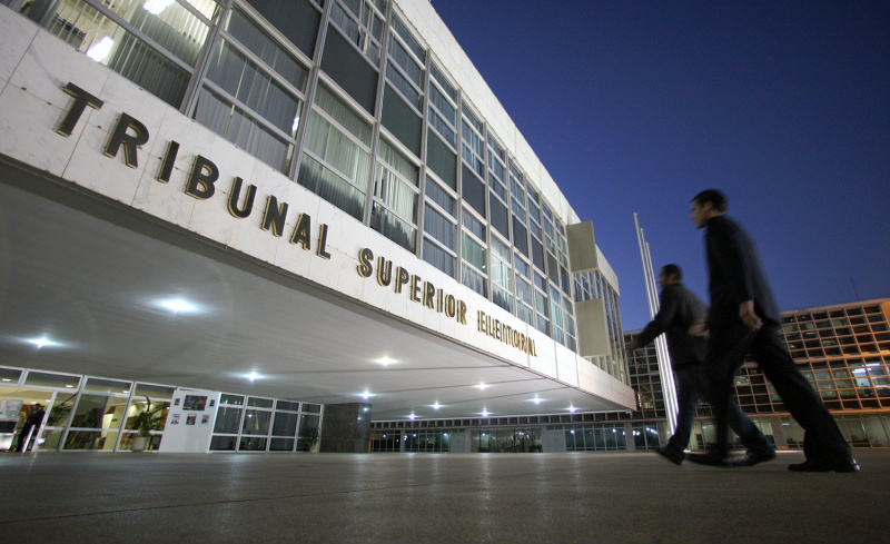 STF condena oito réus do mensalão por lavagem de dinheiro